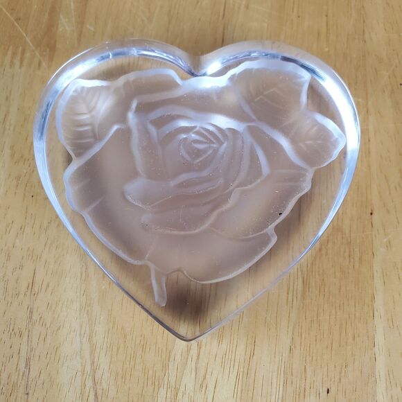 Silvestri Crystal Etched Rose Glass Paperweight - Picture 4 of 7